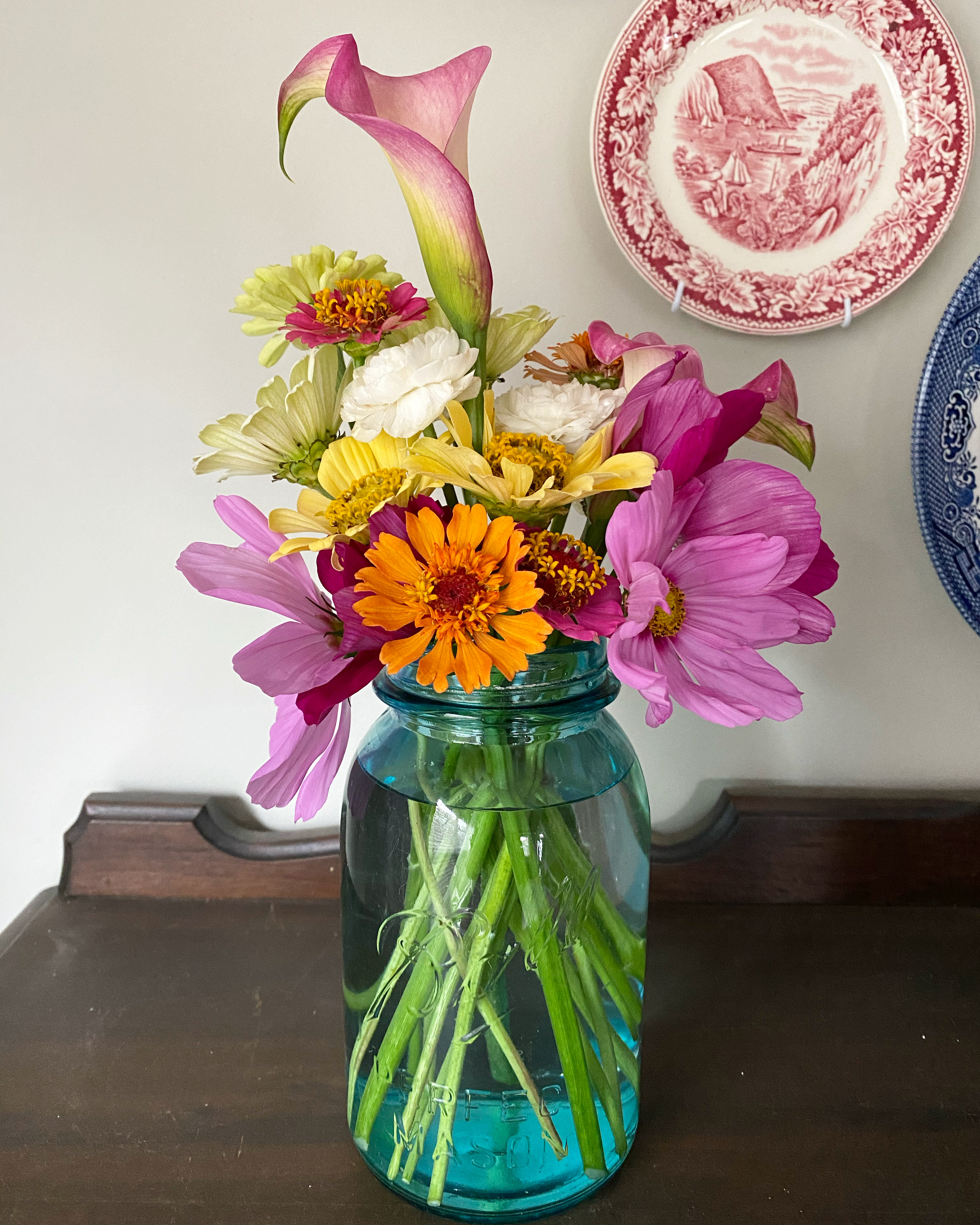 Zinnia arrangement in a blue Ball jar from a Southern cutting garden
